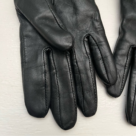 Like new Mob Wife leather gloves with faux fur trim - Picture 3 of 6